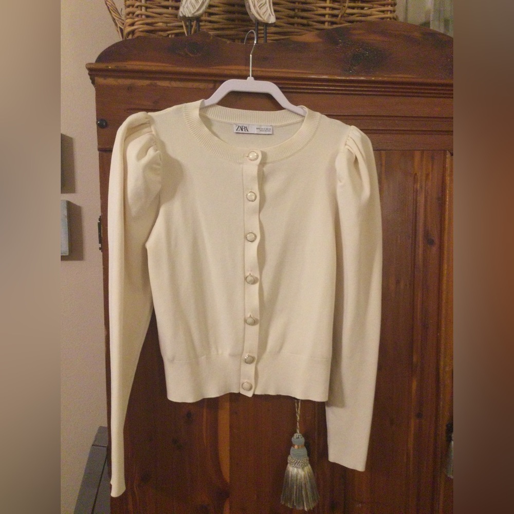 Puffed shoulder fitted cardigan sweater. Great condition.